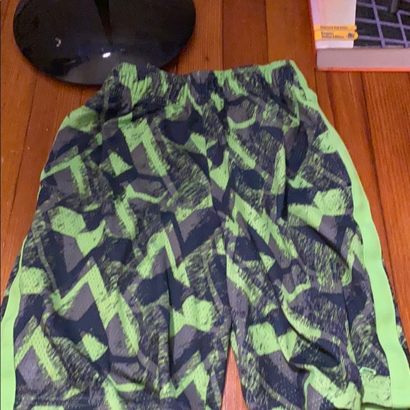 Athletic shorts - Picture 2 of 3